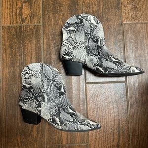 Qupid Snakeskin booties size 10